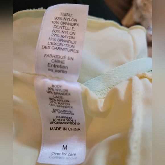 2 PC Lingerie Set, Like New, beautiful material, adjustable straps. - Picture 2 of 10